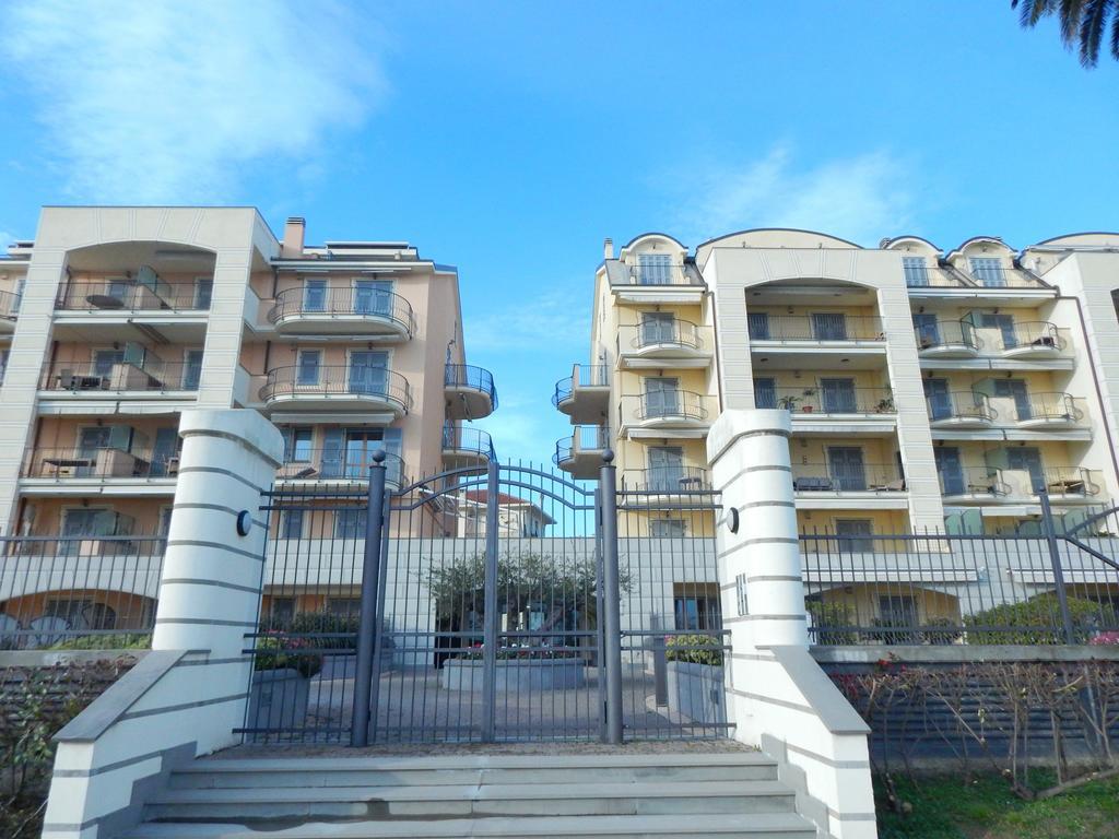 Residence La Perla Finale Ligure Buitenkant foto